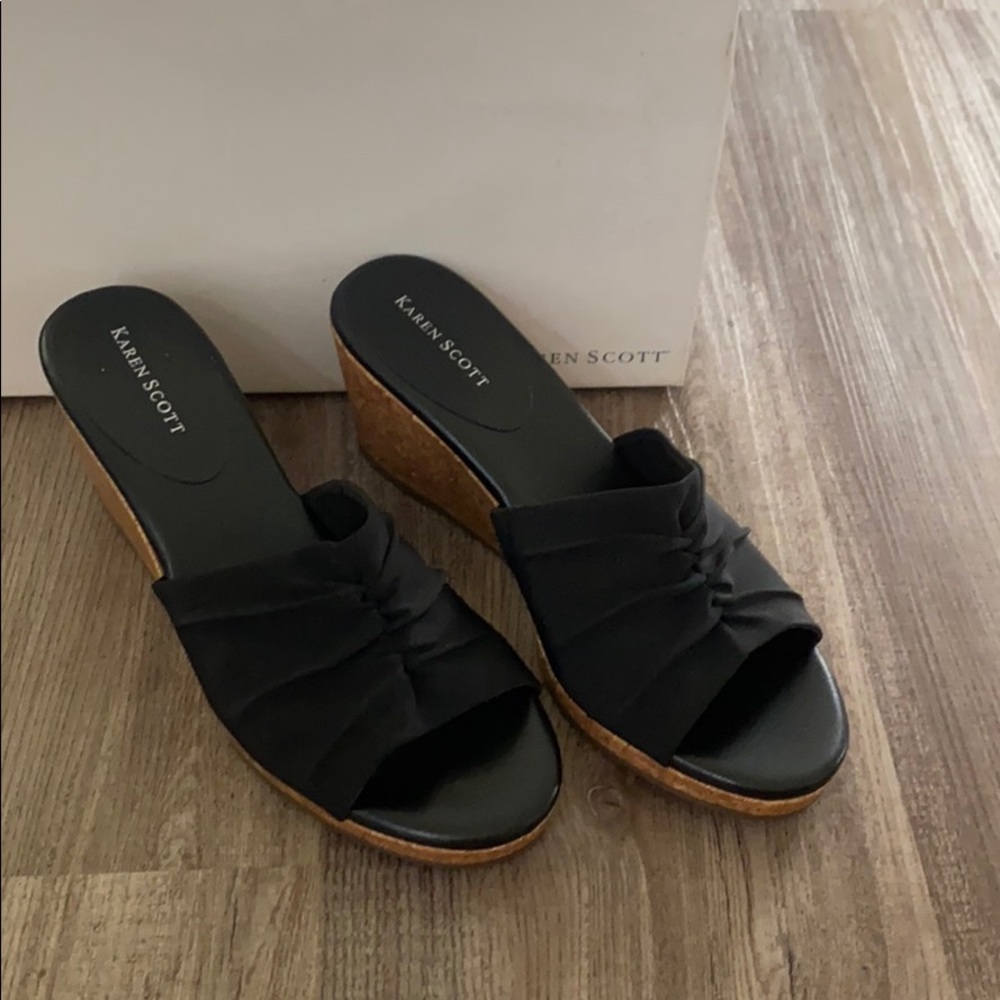 New! Karen Scott Sandal Wedges
